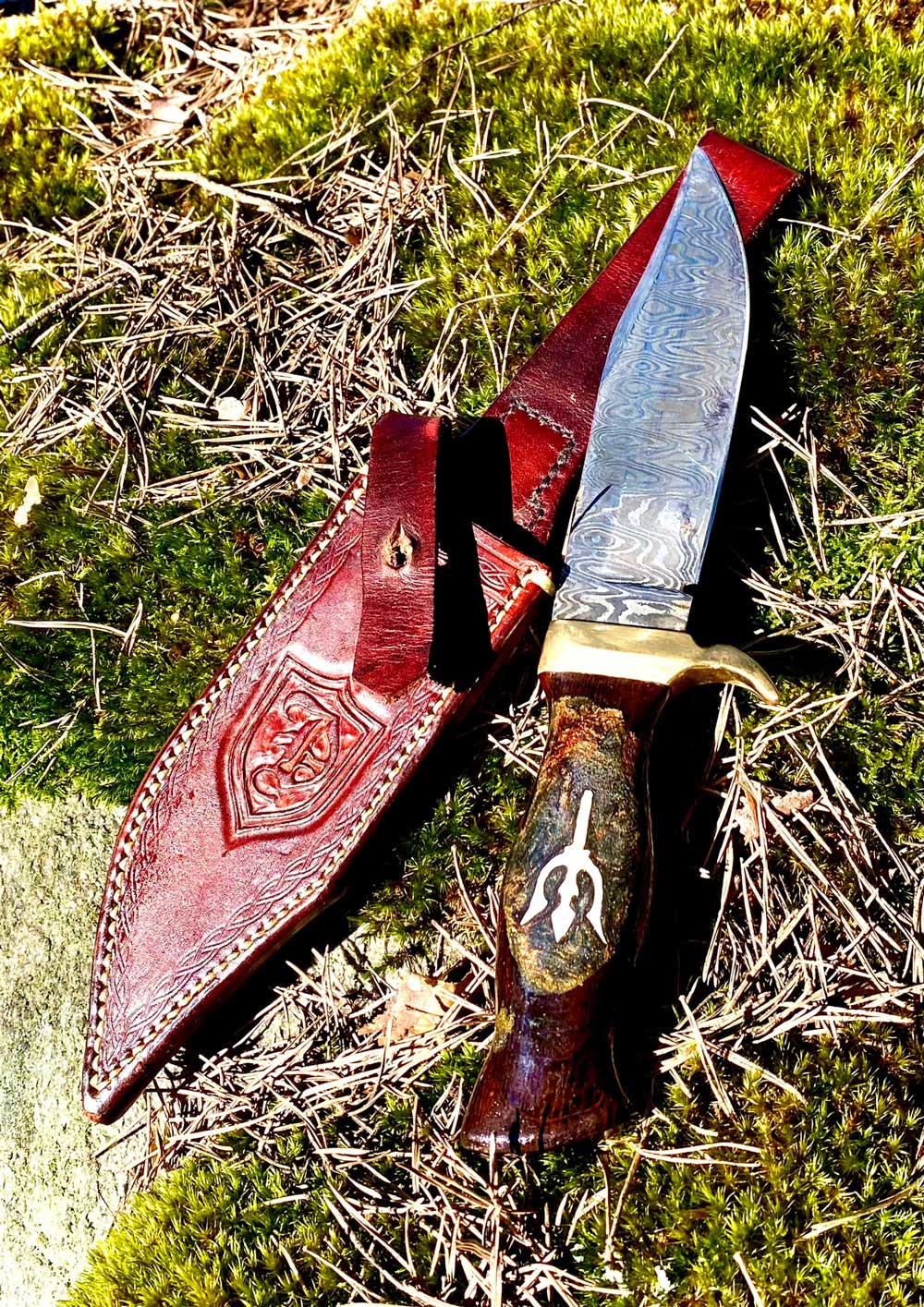 Handgjord jaktkniv