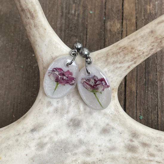 Liten oval med rosenhagtorn