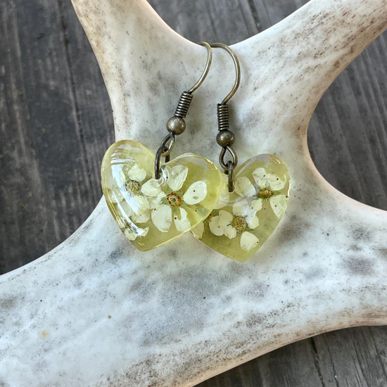 Gult hjärta med bukettspirea